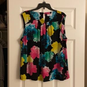 Colorful sleeveless top that just exudes splashes!